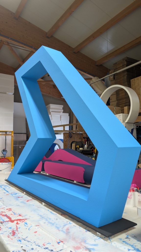 freistehendes 3D Logo aus Symbol EPS Hartschaum, Höhe 170cm